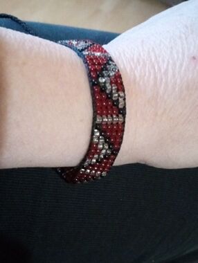 UNISEX Native Beaded Bracelet with Red and Silver Geometric Pattern
